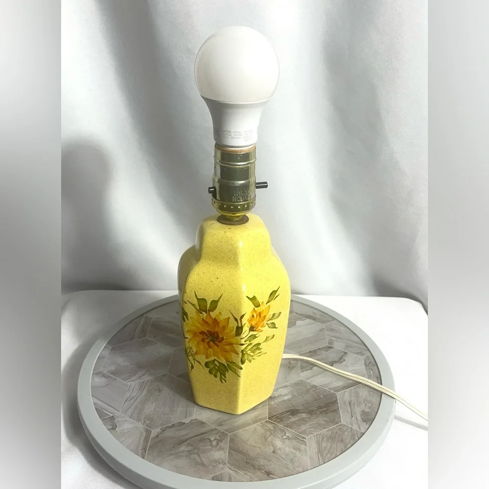 Vintage Hand Painted Yellow Floral Table Lamp 13” Gemco Leviton USA Works